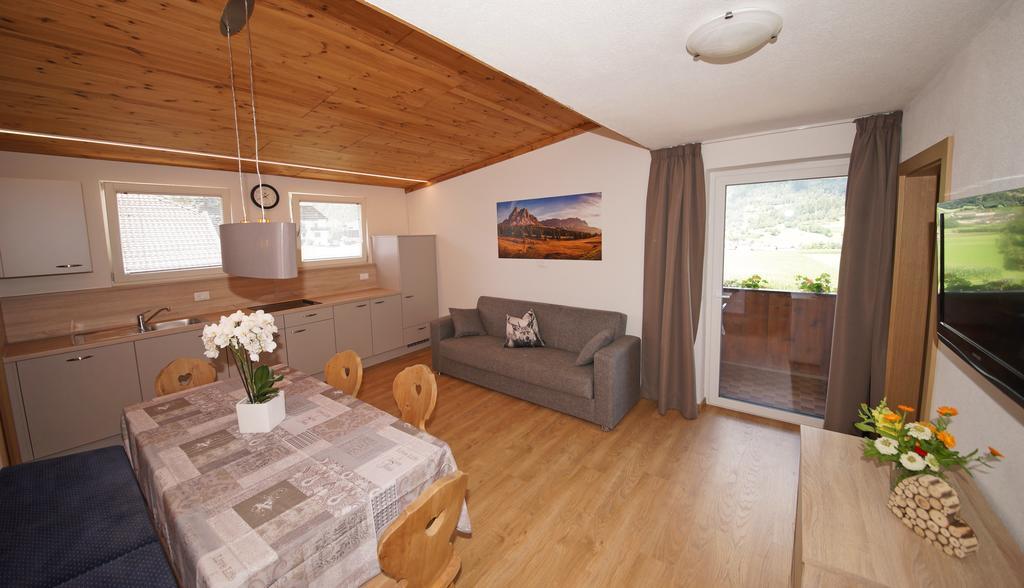 Appartements Tirol San Lorenzo di Sebato Luaran gambar